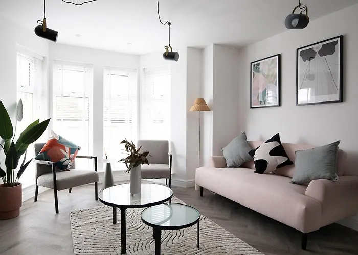 Pinot Perch With Free Underground Parking * Whitby