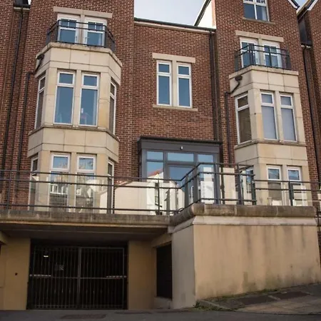 Pinot Perch Apartment Whitby