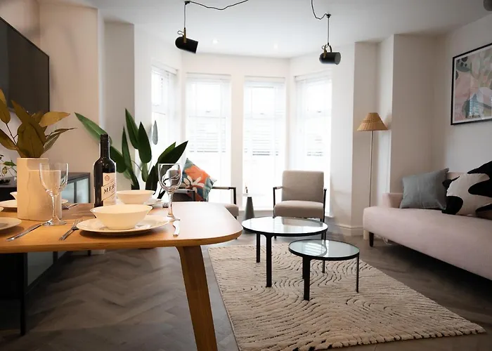 Pinot Perch With Free Underground Parking * Whitby