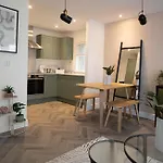 Pinot Perch With Free Underground Parking Apartment
